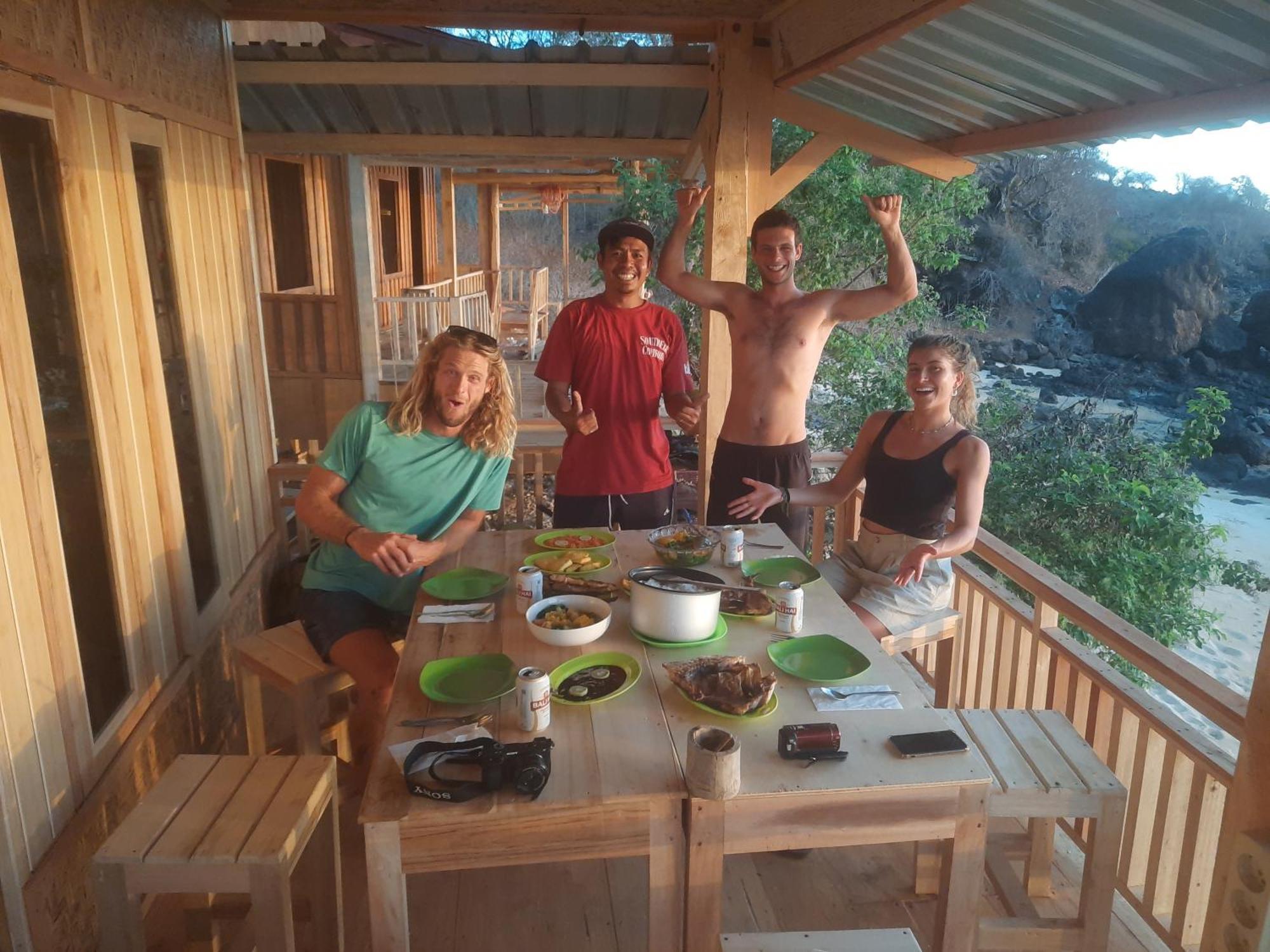 Boneputeh Homestay Taliwang Экстерьер фото