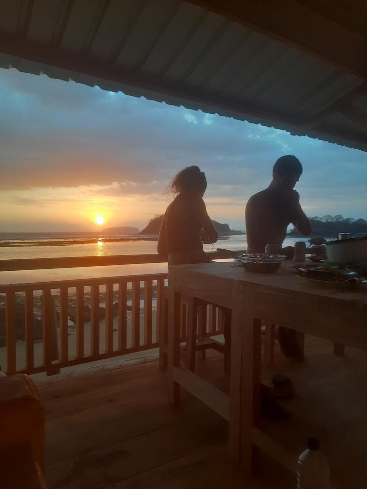 Boneputeh Homestay Taliwang Экстерьер фото